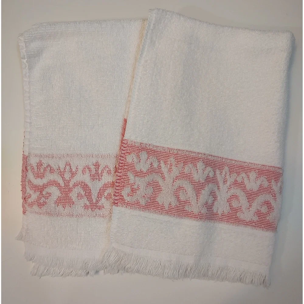 2 Vintage White Pink Bathroom Hand Towels A19